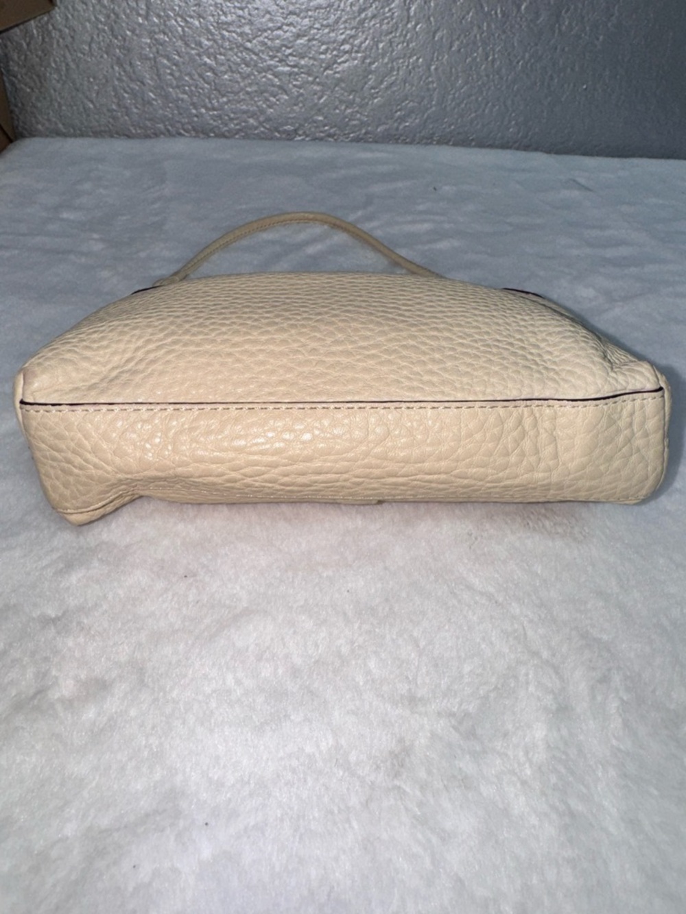 Women's Cream Leather Shoulder Bag - Designer Style - Picture 8 of 17